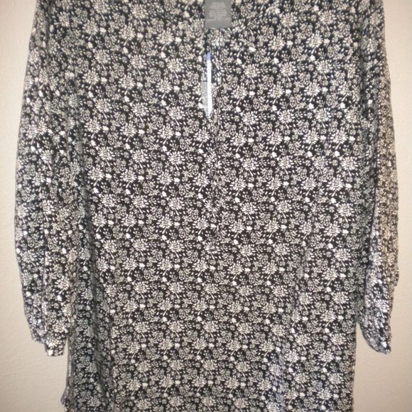Matty M Women's Size Large Black White Floral 3/4 Sleeve Blouse Top NWT - Picture 2 of 5